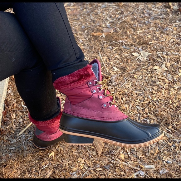 Wine lace up winter duck boots. - Picture 6 of 6